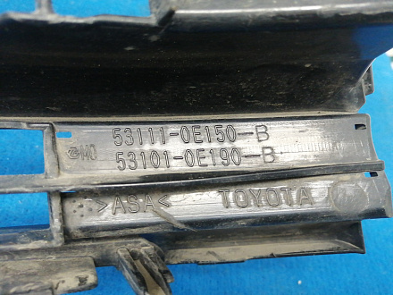 AA025493; Решетка радиатора верхняя (53101-0E190) для Toyota Highlander III (2014 — 2016)/БУ; Оригинал; Р2, Удовлетворительное; 