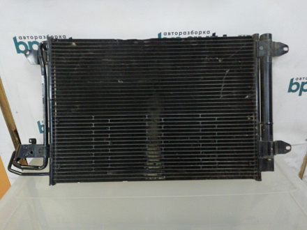 AA023261; Радиатор кондиционера (1K0 820 411 Q)/БУ; Оригинал; Р2, Удовлетворительное; 