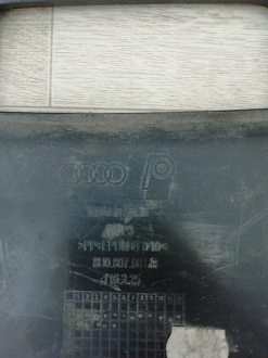 AA000850; Накладка передней панели (8U0 807 081 B) для Audi Q3 I (2011-2014)/БУ; Оригинал; Р0, Хорошее; 