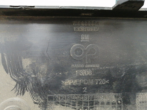 Фотография детали AA011092; Накладка переднего бампера под номерной знак (13381812) для Opel Astra/БУ; Оригинал; Р1, Мелкий дефект; . Фото номер 7