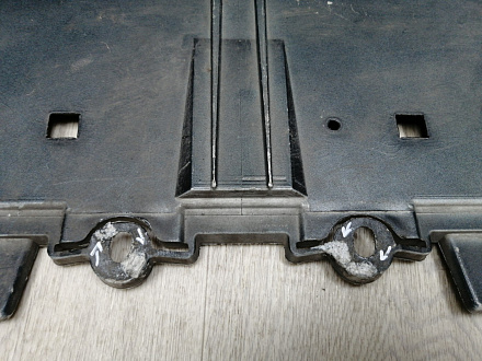 AA045305; Бампер передний; без паркт.; под омыват. (13288286) для Opel Insignia/БУ; Оригинал; Р1, Мелкий дефект; 