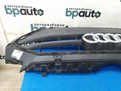 Фотография детали AA026429; Решётка радиатора (8W0 853 651 DB) для Audi A4 B9/БУ; Оригинал; Р2, Удовлетворительное; . Фото номер 9