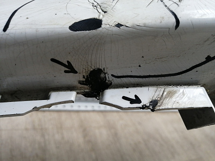 AA045407; Бампер передний; без паркт.; без омыват. (13225746) для Opel Astra/БУ; Оригинал; Р1, Мелкий дефект; 