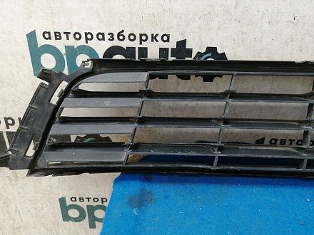 Решетка переднего бампера Фольксваген Polo V Sedan 2010-2014, б/у, фото 6