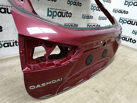 Фотография детали AA029807; Крышка багажника; под камер. (K0100-4EAAA) для Nissan Qashqai/БУ; Оригинал; Р3, Под восстановление; . Фото номер 5