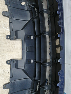 AA045884; Бампер передний; под паркт.; под омыват. (HY32-17F003-AAW) для Land Rover Discovery V L462 (2017 - 2020)/БУ; Оригинал; Р1, Мелкий дефект; 