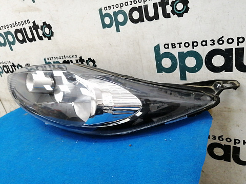 Фотография детали AA026801; Фара галоген левая, черный отражатель (8A61-13W030-AF) для Ford Fiesta VI (2008-2013)/БУ; Оригинал; Р1, Мелкий дефект; . Фото номер 3