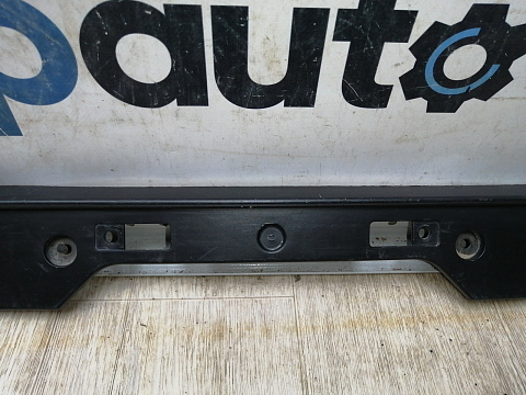 Фотография детали AA045186; Площадка под номер (52114-53220) для Lexus IS II рест.2 (2010 - 2013)/БУ; Оригинал; Р1, Мелкий дефект; . Фото номер 4