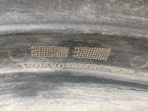 Фотография детали AA036153; Накладка на крыло задняя правая, расширитель (30695490) для Volvo XC90/БУ; Оригинал; Р1, Мелкий дефект; . Фото номер 6
