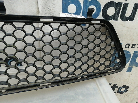 Фотография детали AA045493; Решетка переднего бампера, AMG (A2128851253) для Mercedes-Benz E-klasse W212 S212/БУ; Оригинал; Р1, Мелкий дефект; . Фото номер 2