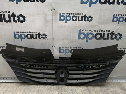 AA045280; Решетка радиатора (8200752748) для Renault Logan I рест. (2009-2015)/БУ; Оригинал; Р1, Мелкий дефект; 