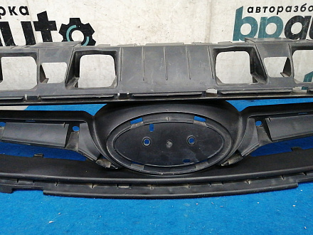 AA033311; Решетка радиатора (86351-1R000) для Hyundai Solaris/БУ; Оригинал; Р1, Мелкий дефект; 