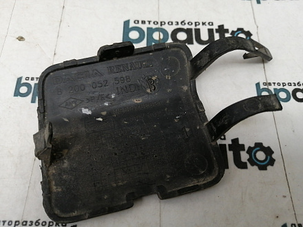 AA032453; Заглушка буксир. крюка переднего бампера (8200052598) для Renault Sandero Stepway I (2009-2014)/БУ; Оригинал; Р1, Мелкий дефект; 