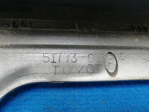 Фотография детали AA016186; Накладка подножки правая (51773-60180) для Toyota Land Cruiser Prado/БУ; Оригинал; Р1, Мелкий дефект; . Фото номер 7