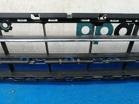 Фотография детали AA031007; Решетка переднего бампера (3G0853677A) для Volkswagen Passat/БУ; Оригинал; Р2, Удовлетворительное; . Фото номер 3
