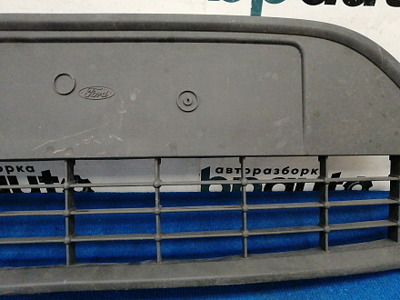 AA037781; Решетка переднего бампера (8M51-17B968-A) для Ford Focus/БУ; Оригинал; Р1, Мелкий дефект; 