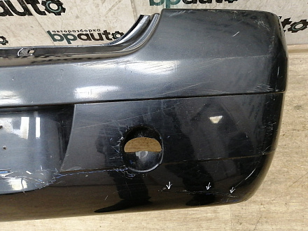 AA033328; Бампер задний; без паркт. (8200697213) для Renault Logan I (2004-2009)/БУ; Оригинал; Р1, Мелкий дефект; 