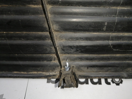 AA045211; Накладка заднего бампера, широкая (52162-60090 /50) для Toyota Land Cruiser Prado/БУ; Оригинал; Р1, Мелкий дефект;