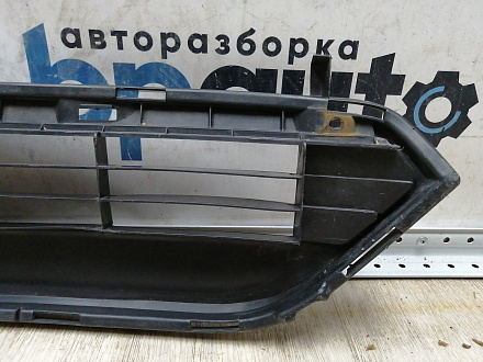 AA045104; Решетка переднего бампера (53102-48030) для Toyota Highlander II рест. (2010 - 2013)/БУ; Оригинал; Р1, Мелкий дефект; 