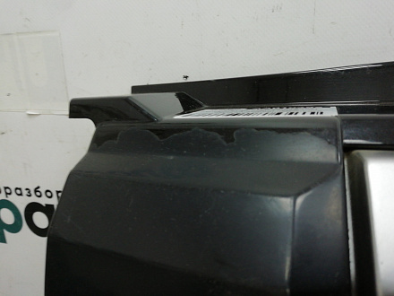 AA010492; Решетка радиатора (AH22-8138-BW) для Land Rover Discovery IV (2009 - 2013)/БУ; Оригинал; Р1, Мелкий дефект; 