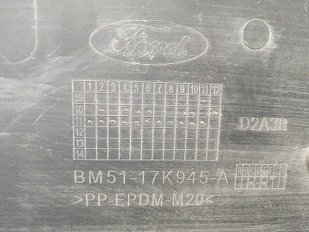 AA032238; Решетка переднего бампера центральная, матовая (BM51-17K945-A) для Ford Focus/БУ; Оригинал; Р1, Мелкий дефект; 