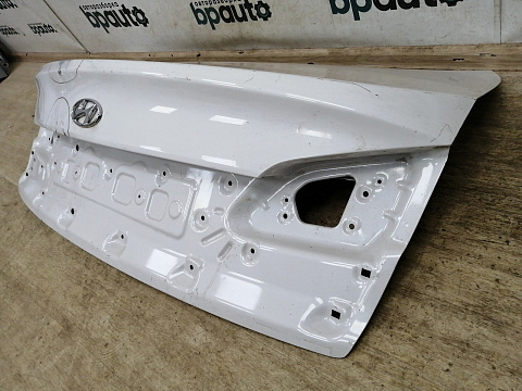 Фотография детали AA027795; Крышка багажника (69200-3Z310) для Hyundai I 40/БУ; Оригинал; Р2, Удовлетворительное; . Фото номер 4