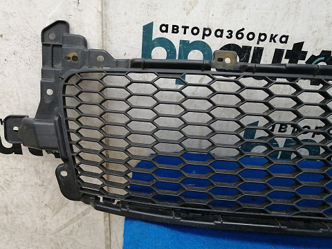 Фотография детали AA028247; Решетка переднего бампера (6402A199) для Mitsubishi Outlander II XL рест. (2009-2013)/БУ; Оригинал; Р1, Мелкий дефект; . Фото номер 5