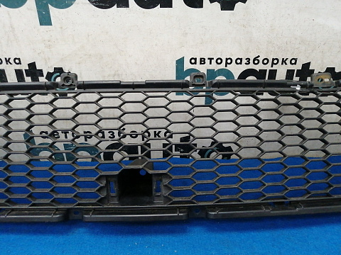 Фотография детали AA028247; Решетка переднего бампера (6402A199) для Mitsubishi Outlander II XL рест. (2009-2013)/БУ; Оригинал; Р1, Мелкий дефект; . Фото номер 4