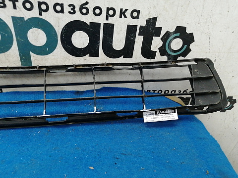 Фотография детали AA030968; Решетка переднего бампера (53112-42080) для Toyota Rav4 35 (2010 — 2013)/БУ; Оригинал; Р1, Мелкий дефект; . Фото номер 8