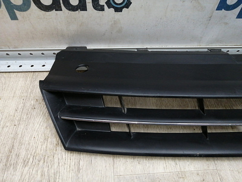 Фотография детали AA045106; Решетка радиатора (6R0853653C) для Volkswagen Polo V Hatchback (2009-2013)/БУ; Оригинал; Р2, Удовлетворительное; . Фото номер 3