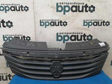 AA032849; Решетка радиатора (8200752748) для Renault Logan I рест. (2009-2015)/БУ; Оригинал; Р1, Мелкий дефект; 