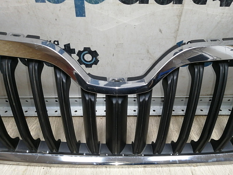 Фотография детали AA045112; Решетка радиатора (5L0853668B) для Skoda Yeti I рест. (2013-2018)/БУ; Оригинал; Р2, Удовлетворительное; . Фото номер 3