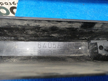 AA026098; Накладка переднего бампера центральная нижняя (6405A269) для Mitsubishi Outlander III рест.3 (2018-2023)/БУ; Оригинал; Р2, Удовлетворительное; 