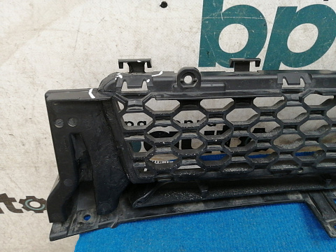 Фотография детали AA036541; Решетка переднего бампера (GX73-17H750-AA) для Jaguar XE I (2015-2019)/БУ; Оригинал; Р1, Мелкий дефект; . Фото номер 12