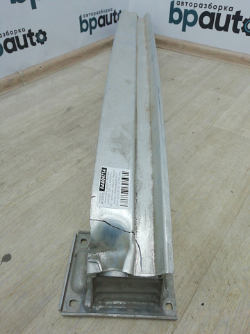 Фотография детали AA004714; Усилитель заднего бампера (4H0 807 309 C) для Audi A8 D4/БУ; Оригинал; Р1, Мелкий дефект; . Фото номер 6