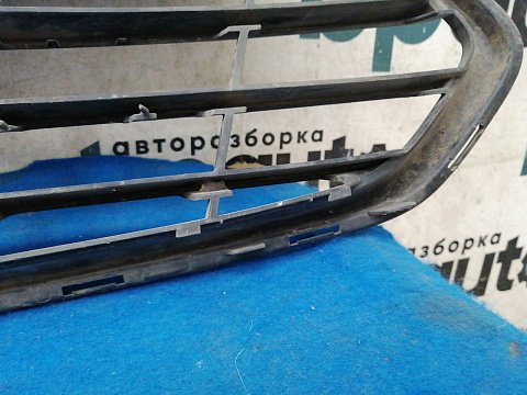 Фотография детали AA032264; Решетка переднего бампера (BS71-17B968-A) для Ford Mondeo/БУ; Оригинал; Р1, Мелкий дефект; . Фото номер 13