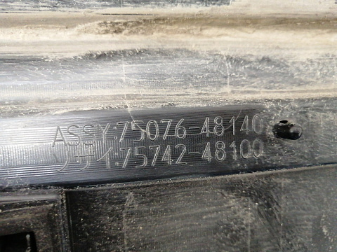 Фотография детали AA035610; Накладка на дверь задняя левая, нижняя (75076-48140) для Lexus RX/БУ; Оригинал; Р1, Мелкий дефект; . Фото номер 7
