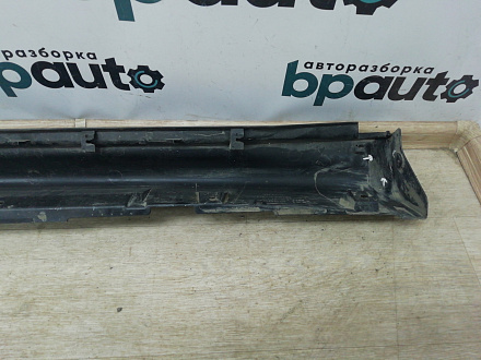 AA006894; Накладка порога правая, матовый пластик (76850-1KA6A) для Nissan Juke I (2010-2014)/БУ; Оригинал; Р1, Мелкий дефект; 
