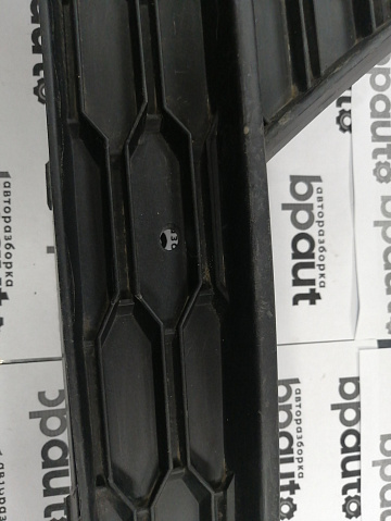 Фотография детали AA045555; Решетка переднего бампера левая (5E0 807 681 F) для Skoda Octavia/БУ; Оригинал; Р1, Мелкий дефект; . Фото номер 3