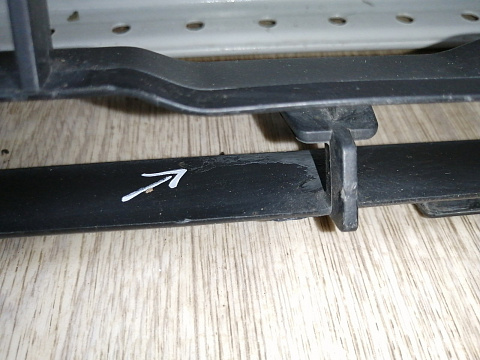 Фотография детали AA045278; Решетка переднего бампера; под паркт. (6402A373) для Mitsubishi Pajero Sport III (2015-2020)/БУ; Оригинал; Р1, Мелкий дефект; . Фото номер 21