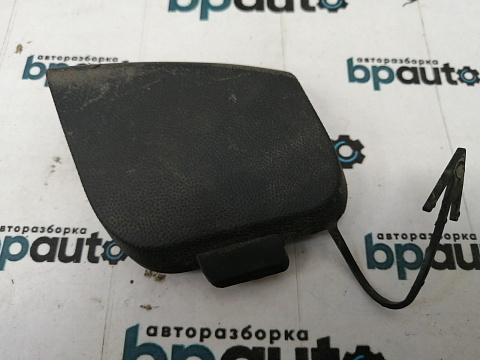 Фотография детали AA038092; Заглушка буксир. крюка заднего бампера (5K6807441) для Volkswagen Golf VI HB 5D (2008- 2012)/БУ; Оригинал; Р1, Мелкий дефект; . Фото номер 1