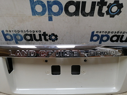 AA045275; Накладка крышки багажника, без кнопок (76811-60190) для Toyota Land Cruiser Prado 150 (2010 — 2013)/БУ; Оригинал; Р0, Хорошее; (070) Белый перламутр 3х. сл.