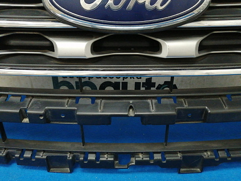 Фотография детали AA028229; Решетка радиатора (FB5Z-8200-GA) для Ford Explorer V рест. (2015-2018)/БУ; Оригинал; Р2, Удовлетворительное; . Фото номер 8