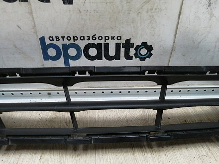AA045107; Решетка переднего бампера (86561-4L500) для Hyundai Solaris/БУ; Оригинал; Р1, Мелкий дефект; 