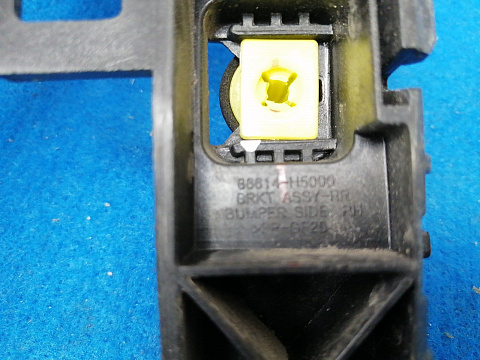 Фотография детали AA028045; Кронштейн заднего бампера правый (86614-H5000) для Hyundai Solaris/БУ; Оригинал; Р1, Мелкий дефект; . Фото номер 7