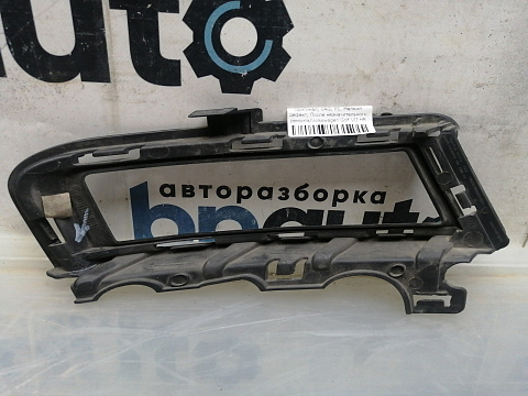 Фотография детали AA046343; Накладка ПТФ левая, без хрома (5G0853211E) для Volkswagen Golf/БУ; Оригинал; Р1, Мелкий дефект; . Фото номер 4