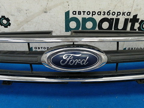 Фотография детали AA028318; Решетка радиатора (BS71-8200-A) для Ford Mondeo/БУ; Оригинал; Р2, Удовлетворительное; . Фото номер 4