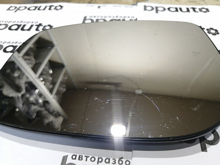 AA045096; Зеркальный элемент левый (87909-0D260) для Toyota Yaris/БУ; Оригинал; Р1, Мелкий дефект; 