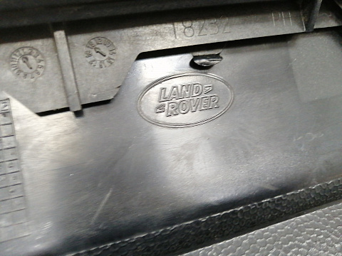 Фотография детали AA036614; Накладка на стойку заднего правого крыла (DK62-29148-AH) для Land Rover Range Rover Sport/БУ; Оригинал; Р1, Мелкий дефект; . Фото номер 11
