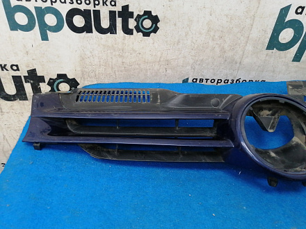 AA027797; Решетка радиатора (1K0853651A) для Volkswagen Golf/БУ; Оригинал; Р1, Мелкий дефект; 